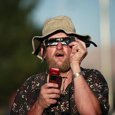 Spektakuläre Sonnenfinsternis in Asien & USA