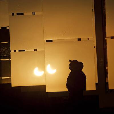 Spektakuläre Sonnenfinsternis in Asien & USA