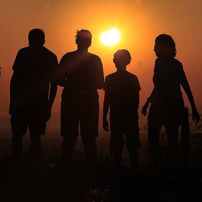 Spektakuläre Sonnenfinsternis in Asien & USA