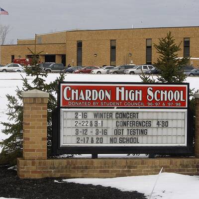 Schüler schießt in Cafeteria wild um sich