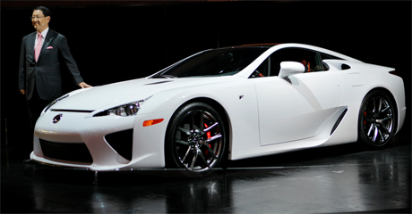 Der Lexus LF-A kommt mit einem 560 PS V10