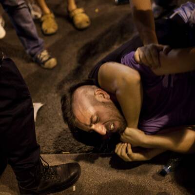 Die Polizei ging mit Schlagstöcken gegen die Demonstranten vor
