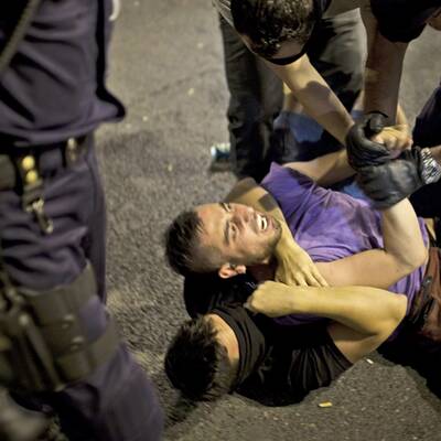 Die Polizei ging mit Schlagstöcken gegen die Demonstranten vor