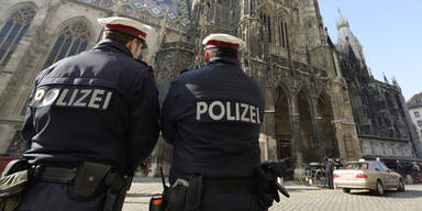 Polizei am Stephansplatz