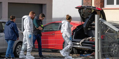 Mann &uuml;berf&auml;hrt Frau und schl&auml;gt f&uuml;nf Mal mit Axt auf sie ein