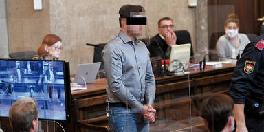 "Spion" t&ouml;tete Ehefrau mit Kinderbett-Holzlatte