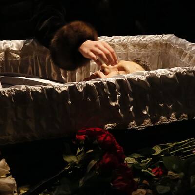 Tausende nehmen Abschied von ermordetem Kremlkritiker Nemzow