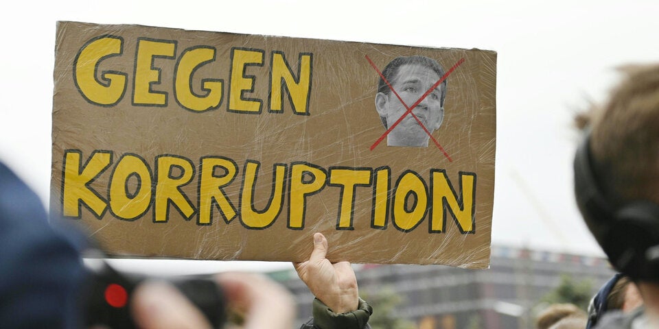 Mehr als Tausend bei Anti-Kurz-Demo vor ÖVP-Zentrale