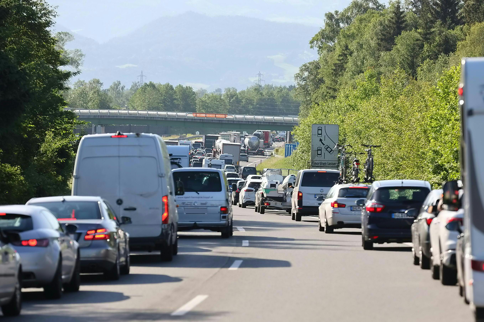 Urlauber-Verkehr sorgt für bis zu 28 Kilometer Stau