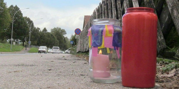 Auto crasht in Reisebus: Kleinkind gestorben