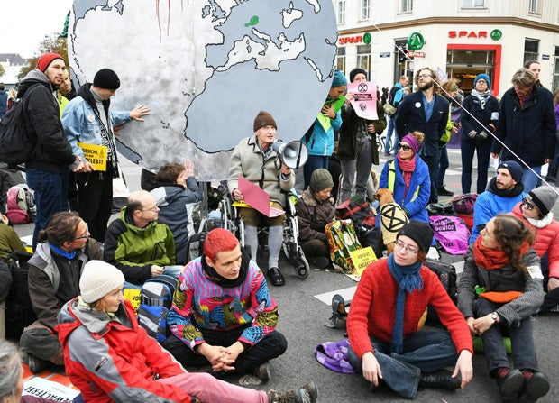 Straßenblockade legt Wiener City lahm: Polizei greift ein!
