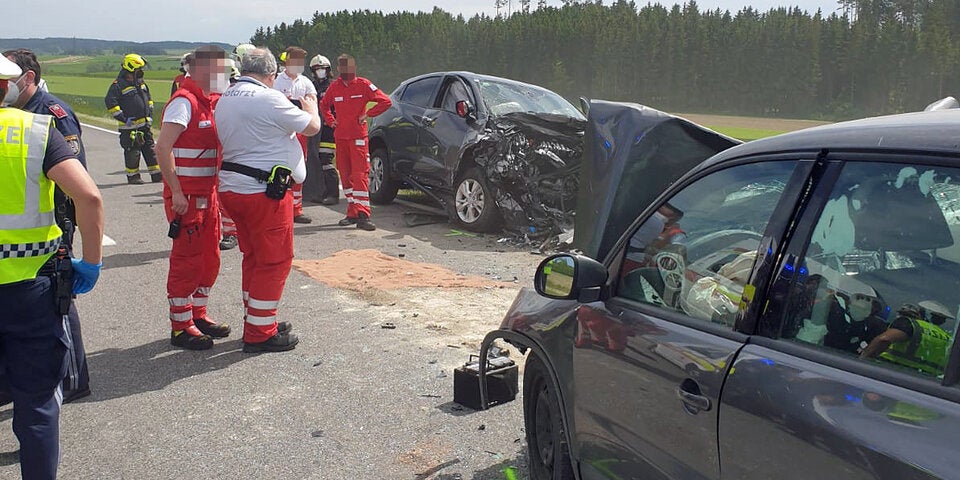 Auto-Lenker stirbt bei Horror-Unfall