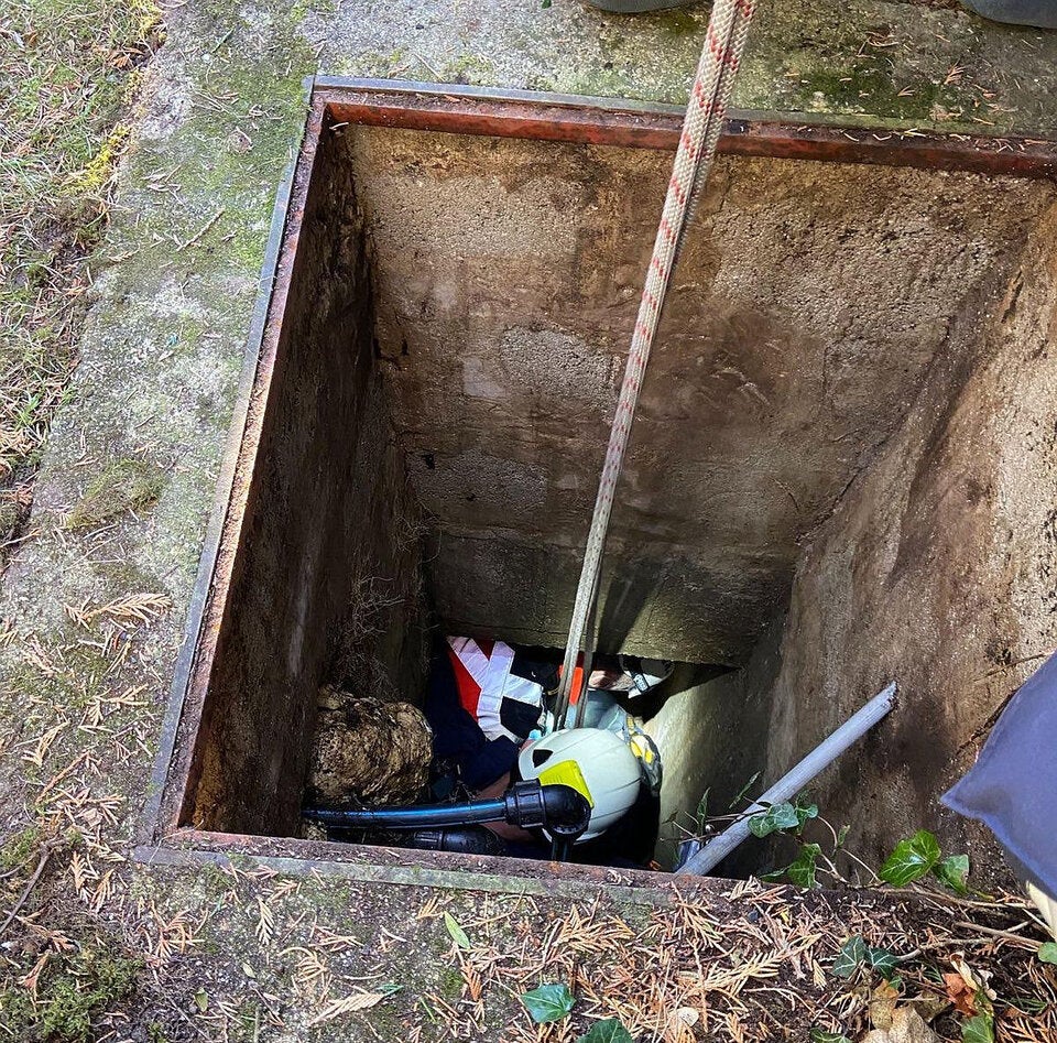 Schwierige Bergung von Mann aus Wiener Schacht