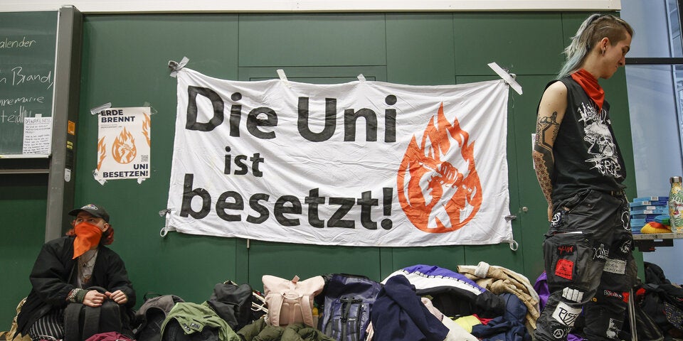 Klima-Aktivisten besetzen Hörsaal an Uni Wien
