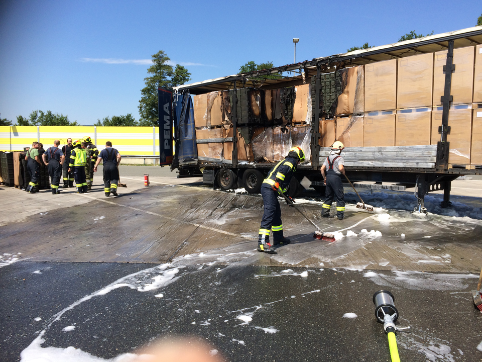 Lkw mit Munitionskisten brannte in Oberösterreich