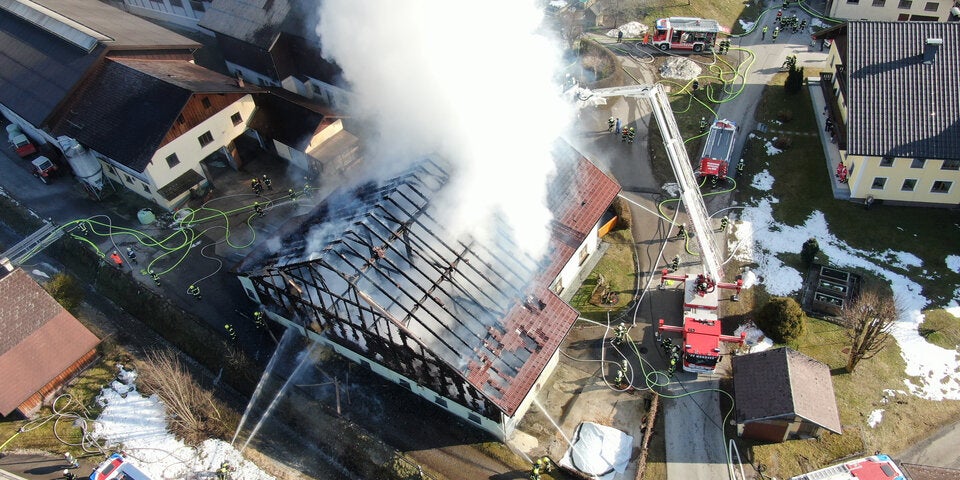 Über 200 Feuerwehrleute bei Brand im Einsatz