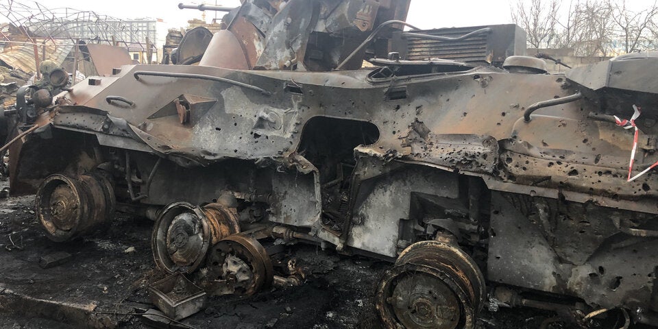 Kanzler Nehammer besucht Massengrab in Butscha