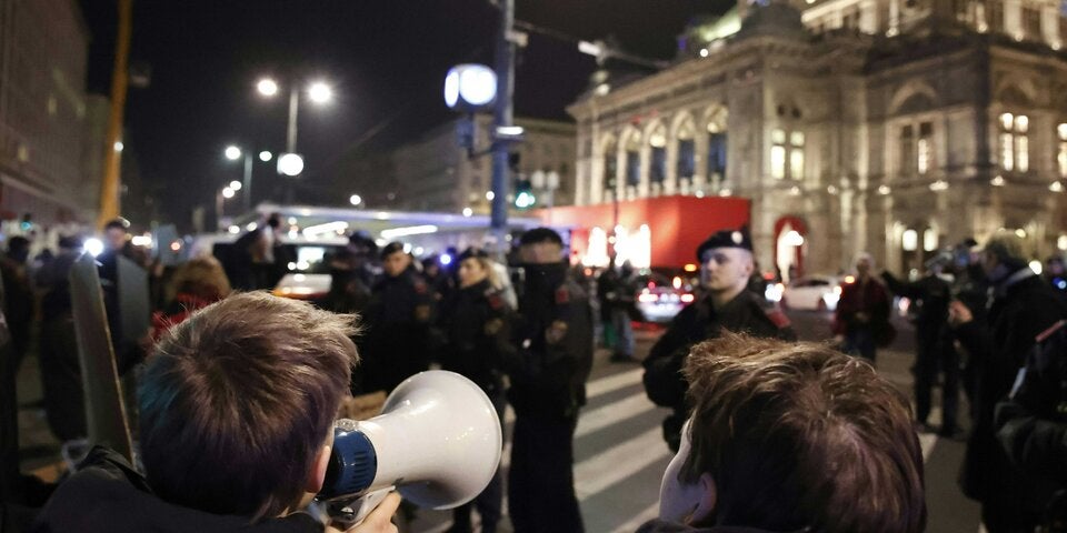 Pyrotechnik bei Opernball-Demo gezündet