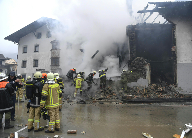 Explosion in Supermarkt: Frau unter den Trümmern begraben