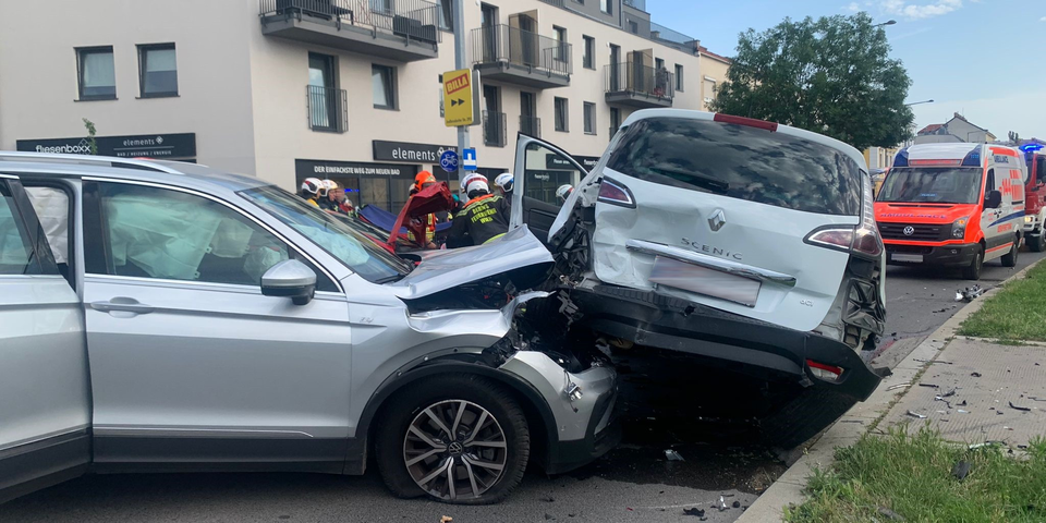Spektakulärer Verkehrsunfall in Wien-Floridsdorf
