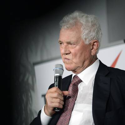 Der Milliardär lud in die Orangerie nach Schönbrunn ein.