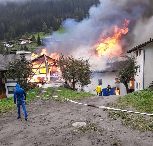Explosion in Supermarkt: Frau unter den Trümmern begraben