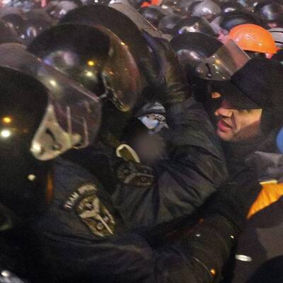 Chaotische Szenen mit dem Box-Champion und Oppositionsführer