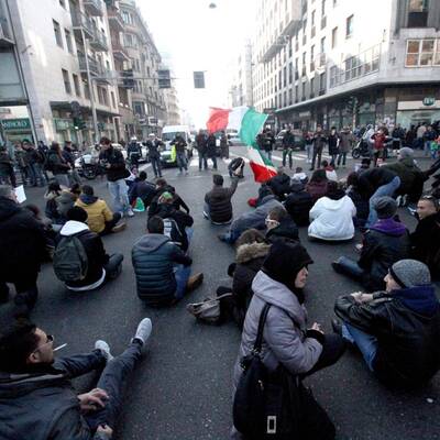 Tausende gehen seit Montag auf die Straße