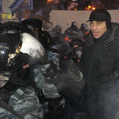 Chaotische Szenen mit dem Box-Champion und Oppositionsführer