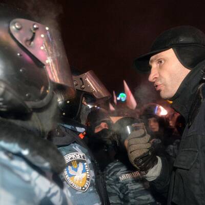 Chaotische Szenen mit dem Box-Champion und Oppositionsführer