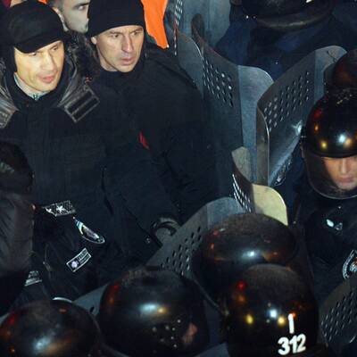 Chaotische Szenen mit dem Box-Champion und Oppositionsführer