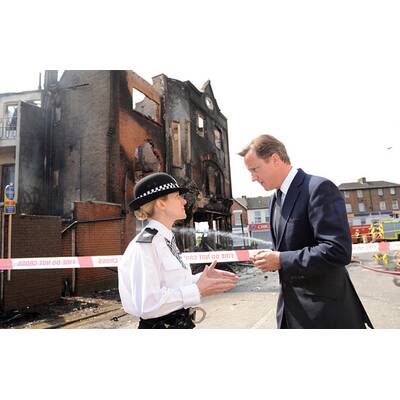 Krawalle in ganz England