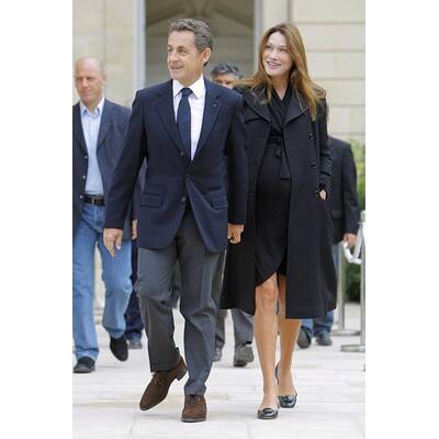 Carla Bruni-Sarkozy zeigt riesige Babykugel