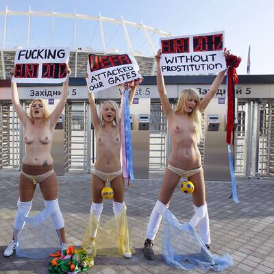 Nackt-Protest vor der EM-Auslosung