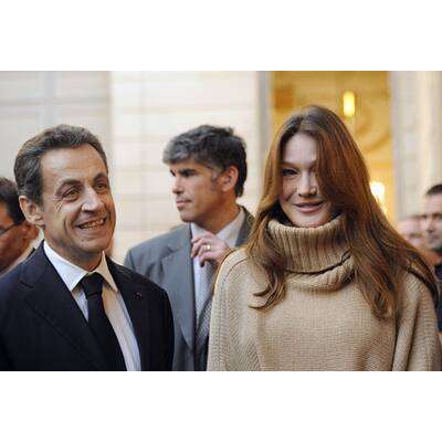 Schöne Mama in Wollpullover