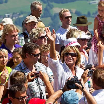 Tausende wanderten mit Hansi auf den Hahnenkamm