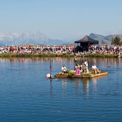 Tausende wanderten mit Hansi auf den Hahnenkamm