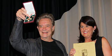 Verdienstzeichen für Gert Voss