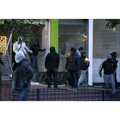 Krawalle in ganz England