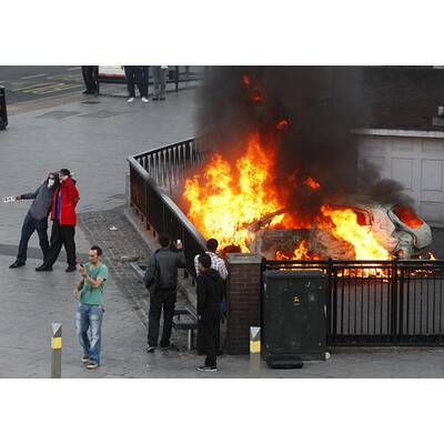 Krawalle in ganz England