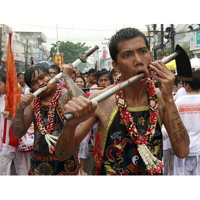 Horror-Szenen von Vegetarier-Fest auf Insel Phuket
