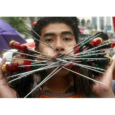 Horror-Szenen von Vegetarier-Fest auf Insel Phuket