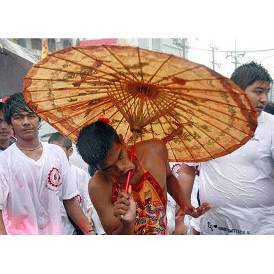 Horror-Szenen von Vegetarier-Fest auf Insel Phuket