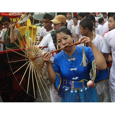 Horror-Szenen von Vegetarier-Fest auf Insel Phuket