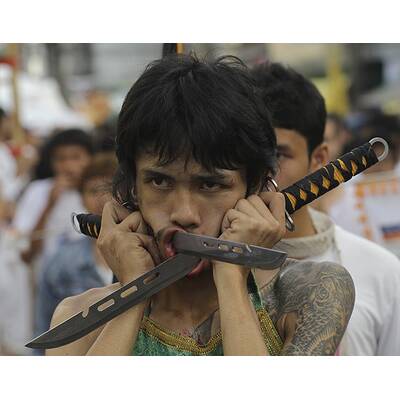 Horror-Szenen von Vegetarier-Fest auf Insel Phuket