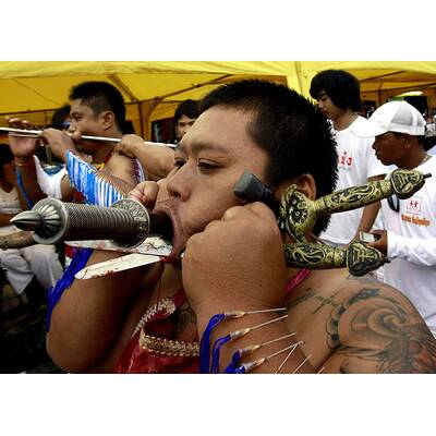 Horror-Szenen von Vegetarier-Fest auf Insel Phuket