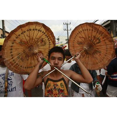 Horror-Szenen von Vegetarier-Fest auf Insel Phuket