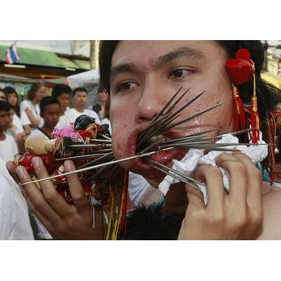 Horror-Szenen von Vegetarier-Fest auf Insel Phuket