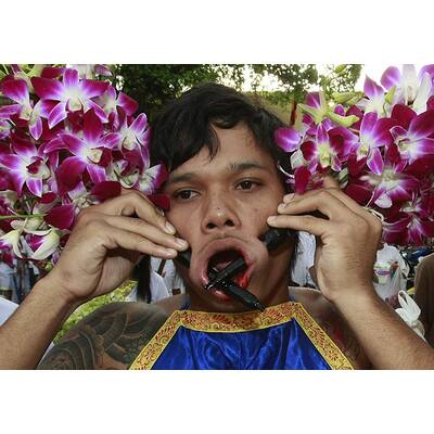 Horror-Szenen von Vegetarier-Fest auf Insel Phuket