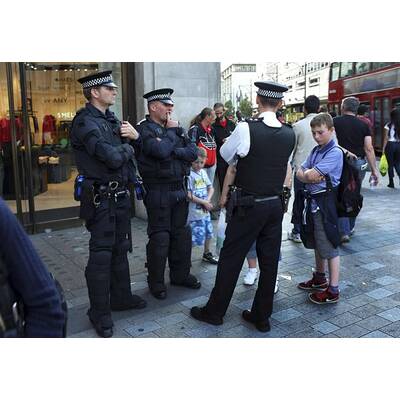 Krawalle in ganz England